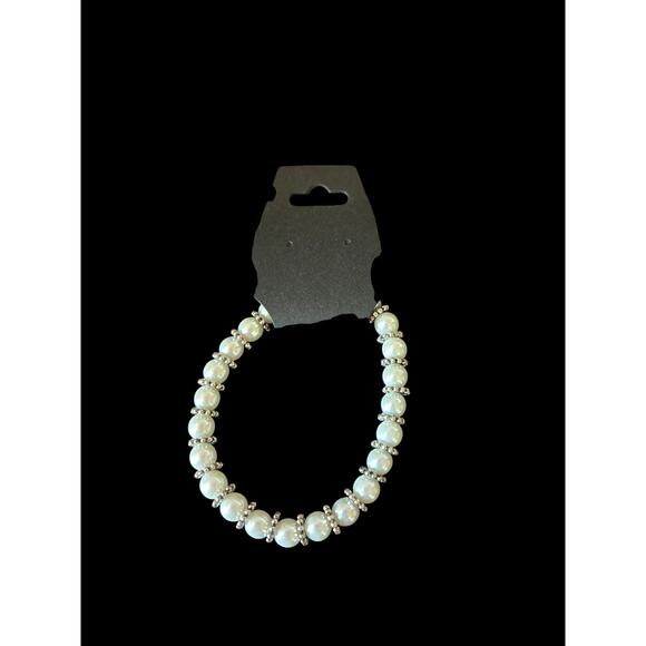 Faux pearl and silver beaded stretchy bracelet - Picture 1 of 1